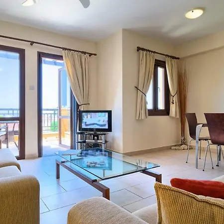2 Bedroom Nestor With Beautiful Views, Aphrodite Hills Διαμέρισμα