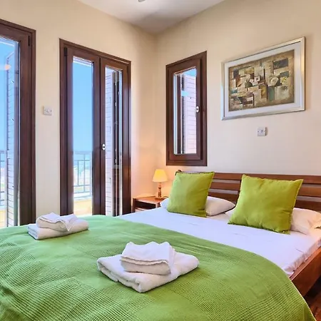 2 Bedroom Nestor With Beautiful Views, Aphrodite Hills Appartement *