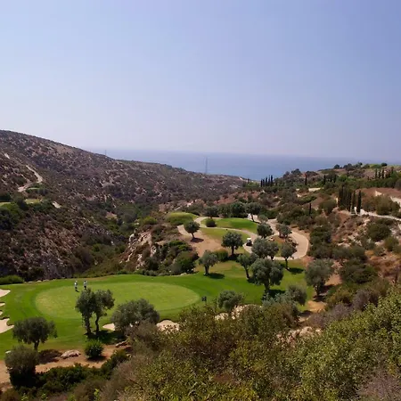 2 Bedroom Nestor With Beautiful Views, Aphrodite Hills Apartamento